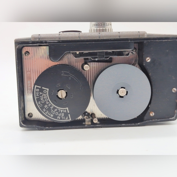 Bell & Howell Two Twenty Vintage 1950s Movie Camera Wind Up Runs - Picture 8 of 8